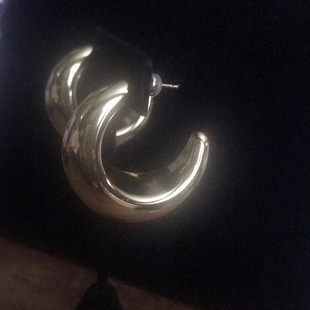 Classic Chunky Hoop Earrings in Gold